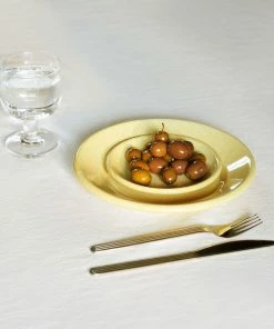 HAY Plato esmaltado amarillo